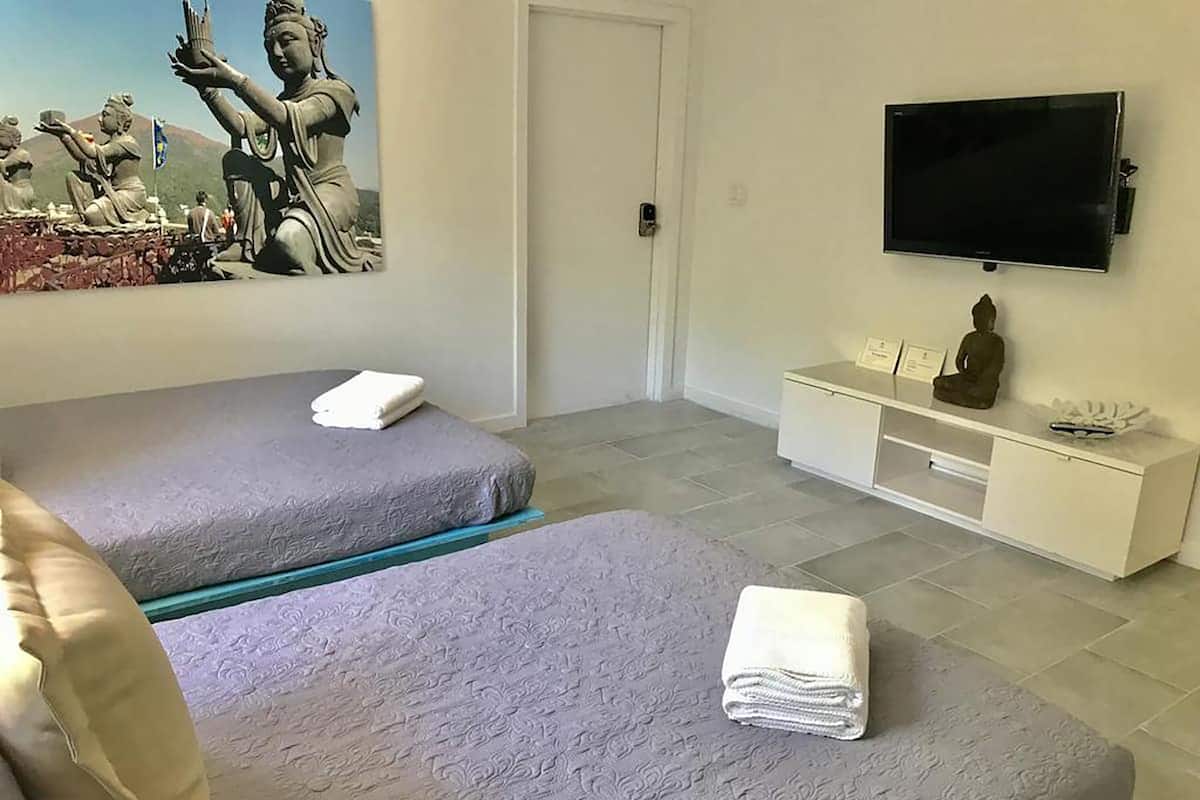 2 bedrooms, iron/ironing board, free WiFi
