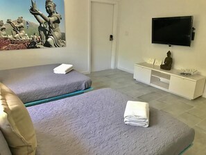 Iron/ironing board, free WiFi - Zenmotel Apartments  (Miami)