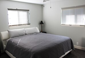 3 bedrooms, iron/ironing board, WiFi, bed sheets - Farmhouse Fresh Retreat, newly renovated (Bentonville)