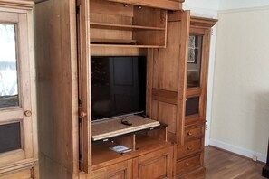 Interior - 30+ Day⭐2 Kings Smarthouse | Jetted Tub | BBQ, Firepit, Patio Set, Fenced Yard | (Klamath Falls)