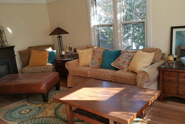 TV, fireplace, Hulu, streaming services