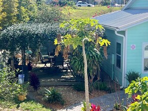 Outdoor dining - Beautiful Lakeview 1 bedroom/1 bath unit (Clermont)