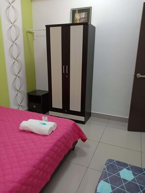 3 soverom, strykejern/-brett, internettilgang og sengetøy