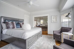 4 bedrooms, desk, iron/ironing board, free WiFi