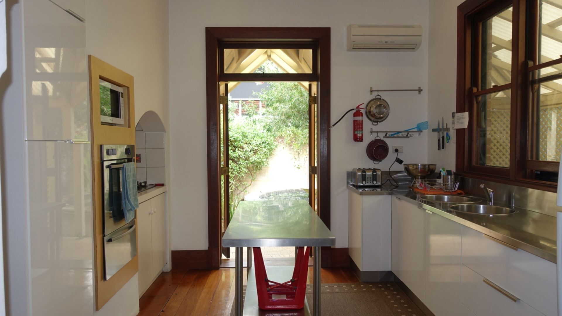 HOME CENTRAL- Perth City -Mt Lawley free wifi/parking — image 2