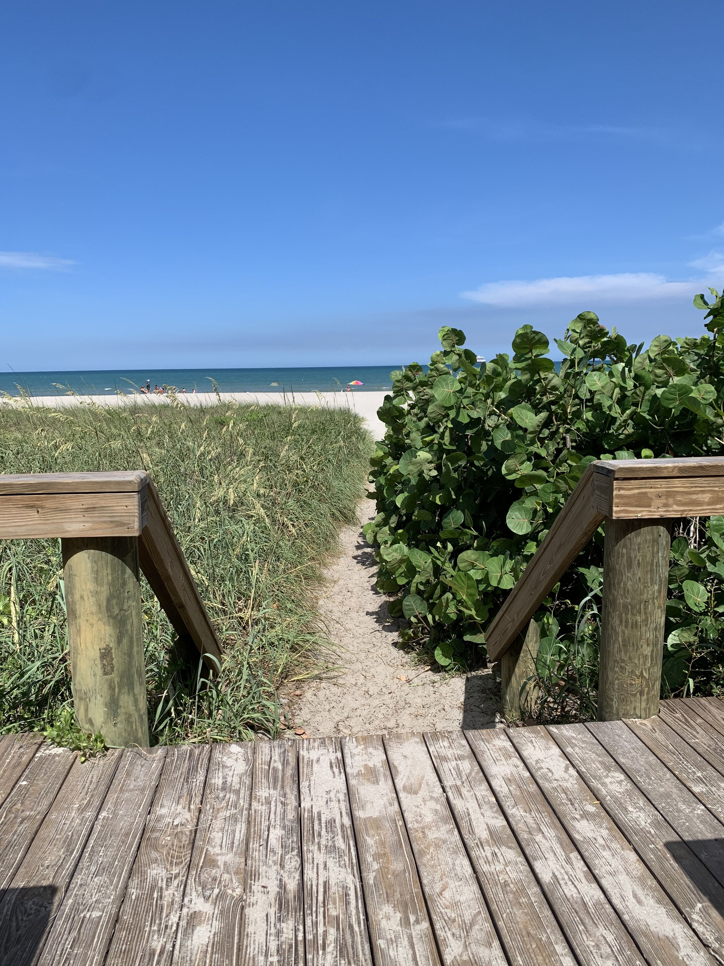 Beach nearby, sun-loungers, beach towels