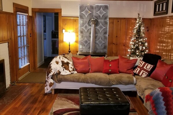 TV, fireplace, Netflix, Hulu