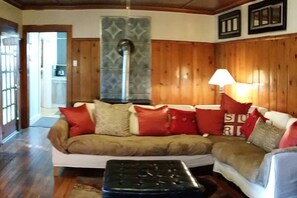 TV, fireplace, Netflix, Hulu
