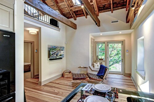 Sunny Executive Carriage House / Guest House located in Ambler/Blue Bell