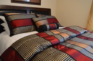 2 室のベッドルーム、アイロン / アイロン台、WiFi (無料)、ベッドシーツ