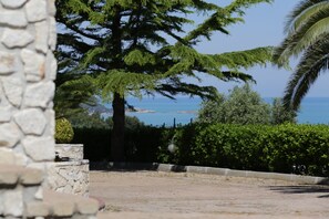 Property grounds - Villa Hibiscus - Panoramic studio for 2 people in villa with swimming pool (Vieste (FG))