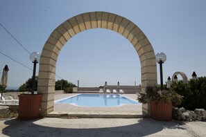 Pool - Villa Hibiscus - Panoramic studio for 2 people in villa with swimming pool (Vieste (FG))