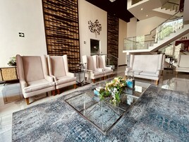 Sala de estar en el lobby