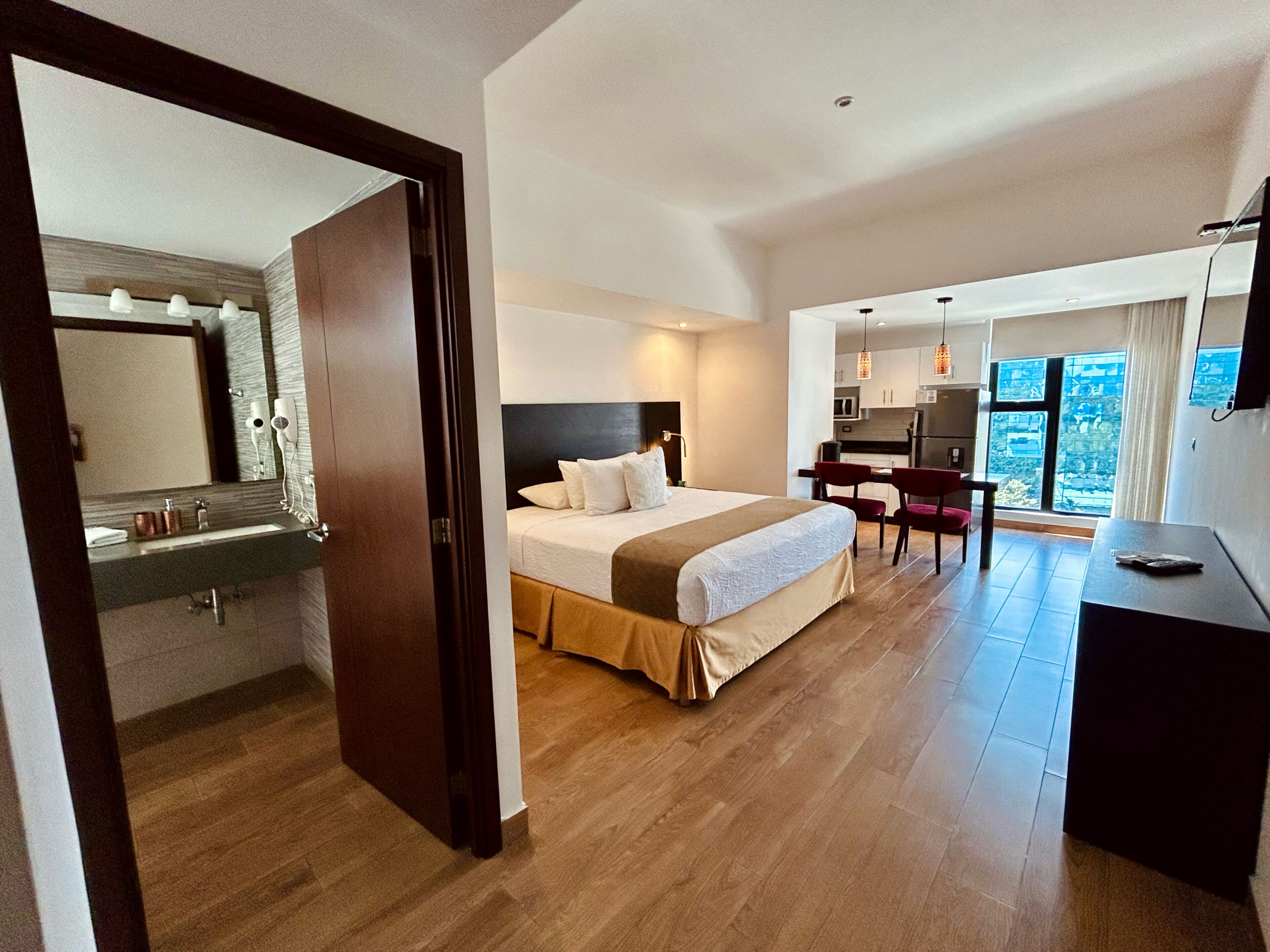 Premium Room, 1 King Bed, Non Smoking | 20 bedrooms, premium bedding, in-room safe, individually decorated