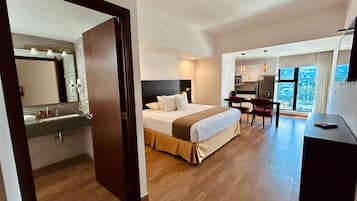 Premium Room, 1 King Bed, Non Smoking | 20 bedrooms, premium bedding, in-room safe, individually decorated