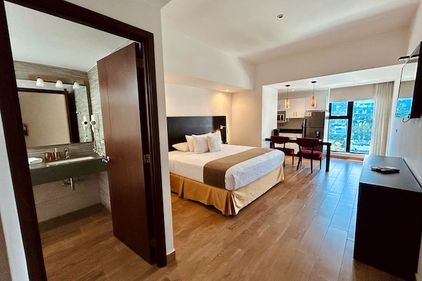 Habitació prèmium, 1 llit de matrimoni gran, no fumadors | 20 dormitoris, roba de llit d'alta qualitat i caixa forta a l'habitació