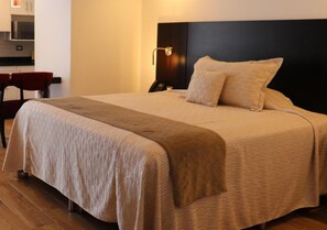 20 bedrooms, premium bedding, in-room safe, individually decorated - Suites Terraza Imperial (Guatemala City)