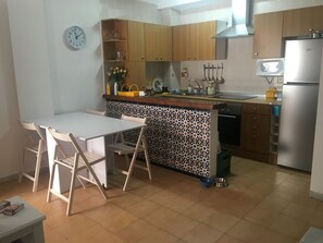 Fridge, microwave, oven, stovetop - Terraced house, three minutes walk from the beaches of La Mata (La Mata)