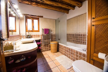 Ibizan house with garden, pool and outdoor jacuzzi. - Image 10