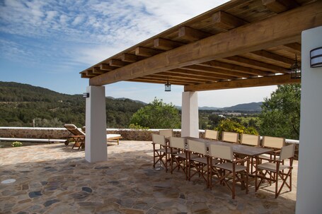 Ibizan house with garden, pool and outdoor jacuzzi. - Image 7