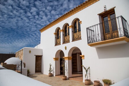 Ibizan house with garden, pool and outdoor jacuzzi. - Image 5