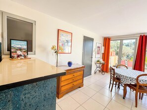 Interior - CEZANNE: quiet, beautiful view at 250m from beaches and shops. Wireless. (Collioure)