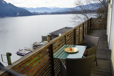 Exclusive apartment on the shores of Lake Ossiach - with lake access