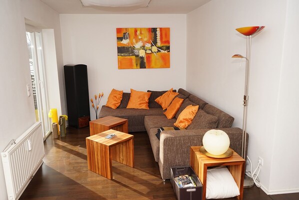 Fernseher, Kamin, DVD-Player, Stereoanlage