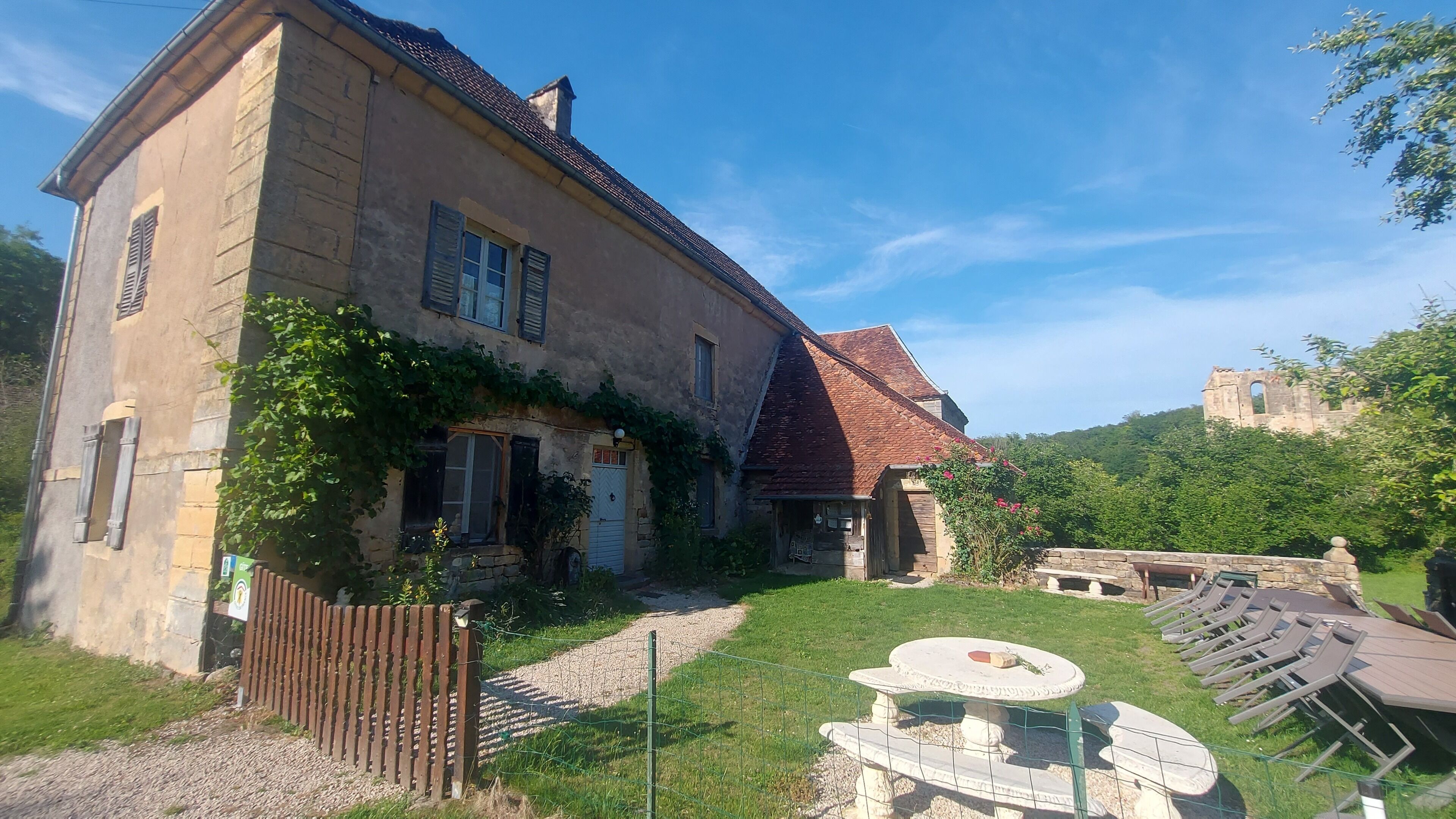  maison de caractère XVIII avec jardin privatif- vue sur les vestiges 