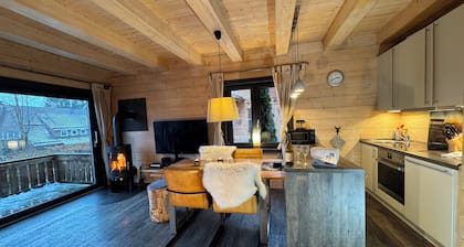 5 * Blockhäuser mit Sauna, Kamin, Terrasse, Grill usw. im Alpen - Chalet-Stil
