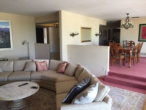 Smart-TV, Kamin, DVD-Player, Tischtennisplatte