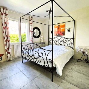 8 chambres, fer et planche à repasser, lit parapluie, Wi-Fi gratuit
