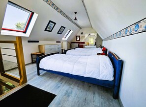 8 slaapkamers, een strijkplank/strijkijzer, reisbedje, gratis wifi