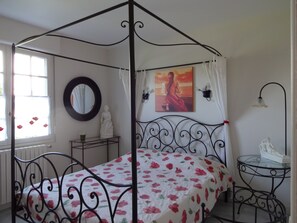 8 chambres, fer et planche à repasser, lit parapluie, Wi-Fi gratuit