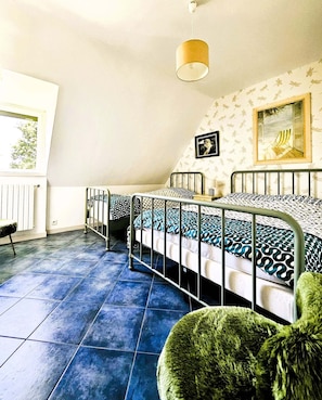 8 bedrooms, iron/ironing board, travel cot, free WiFi - Beachfront house Trestel Bay free wifi (Trévou-Tréguignec)