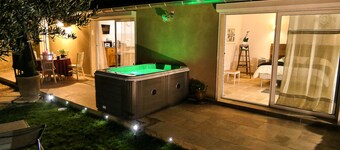 Apparently vacation home with hammam and private jacuzzi