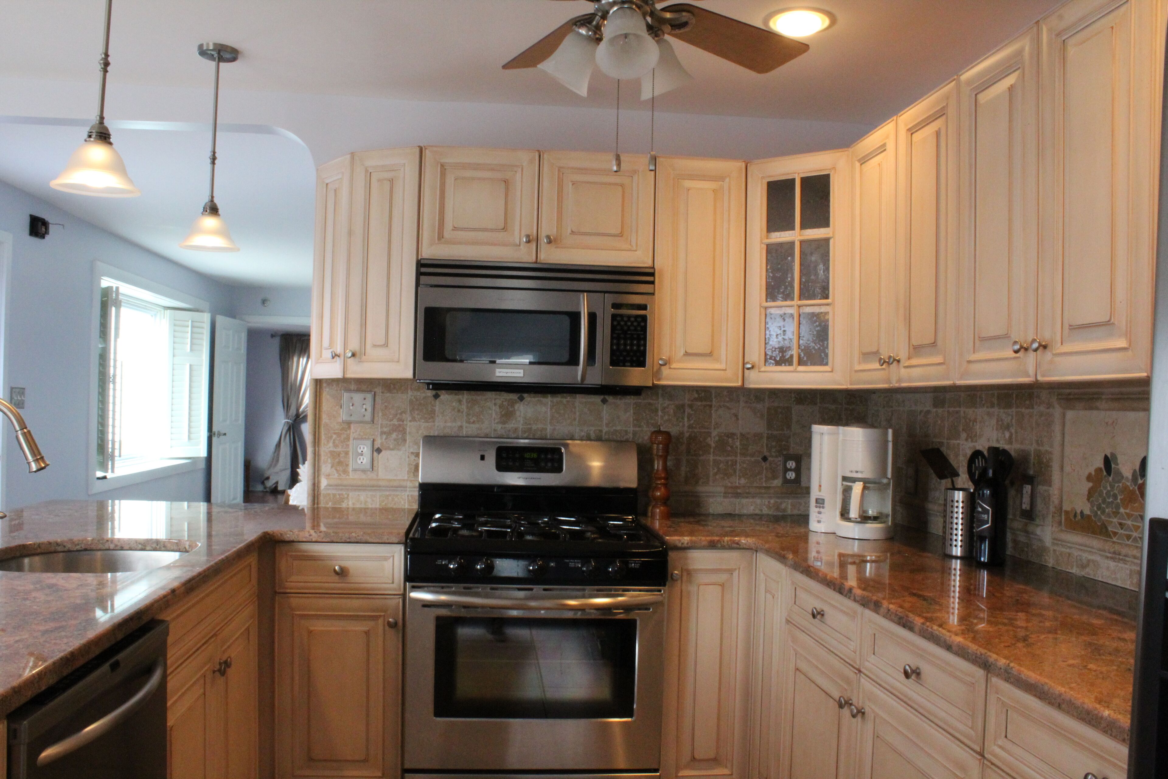 Geladeira, micro-ondas, fogão, cooktop