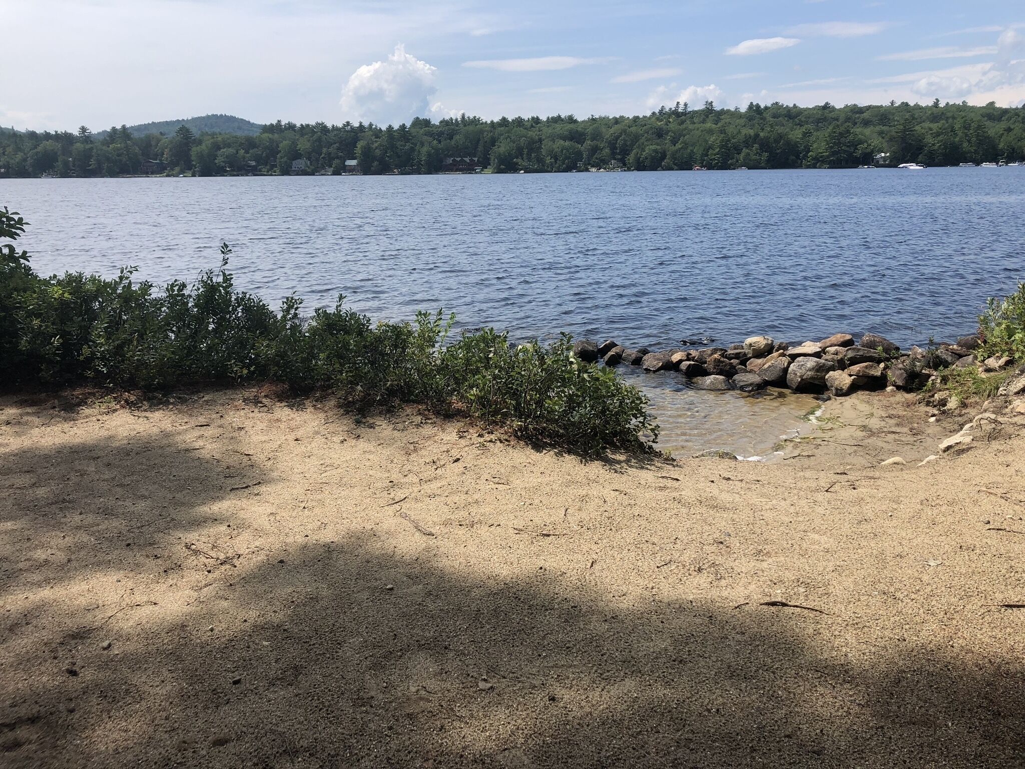 Plage, chaises longues, serviettes de plage