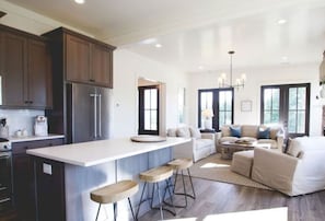 Interior - Luxury Farmhouse Cottage on Winery (Dahlonega)