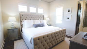 3 bedrooms, iron/ironing board, internet, bed sheets