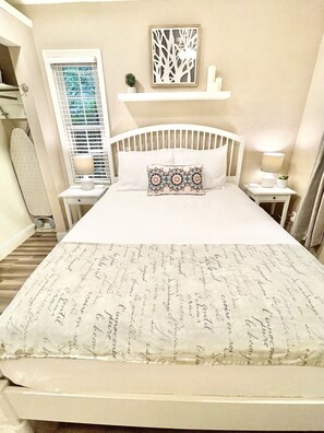 1 slaapkamer, een strijkplank/strijkijzer, wifi, beddengoed