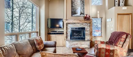 Televisión, chimenea