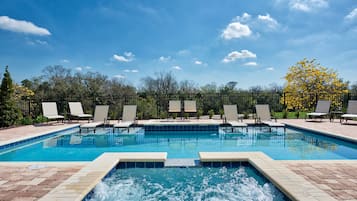 Piscine extérieure, piscine chauffée