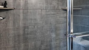 Towels - Nelson Inn - Unit 3: The Industrial (Sheridan)