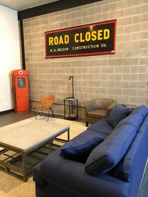 Interior - Nelson Inn - Unit 3: The Industrial (Sheridan)