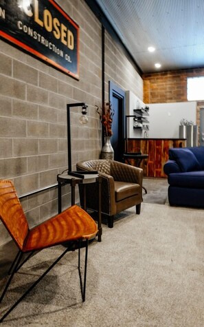 Interior - Nelson Inn - Unit 3: The Industrial (Sheridan)