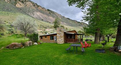 Rockin Y, Romantic Getaway or Family Friendly Lodging