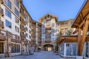 Exterior - Passage Point One Bedroom sleeps 5!!  Walking distance to the lifts in Center Village. (Copper Mountain)