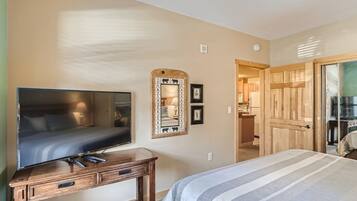 1 habitación, tabla de planchar con plancha, wifi y ropa de cama