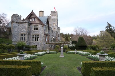 House and Garden near the Ocean and a Castle